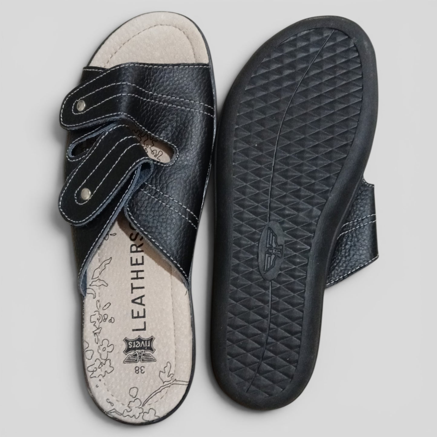 (38) Rivers | Black Sandals