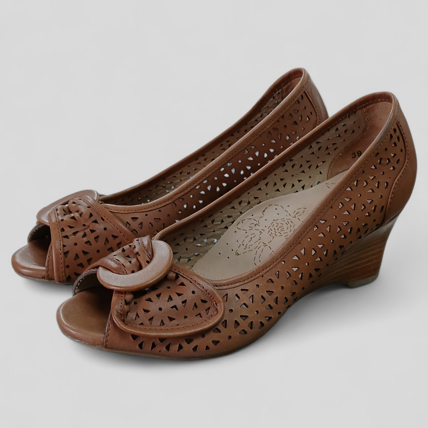(39) Kumfs | Wedges