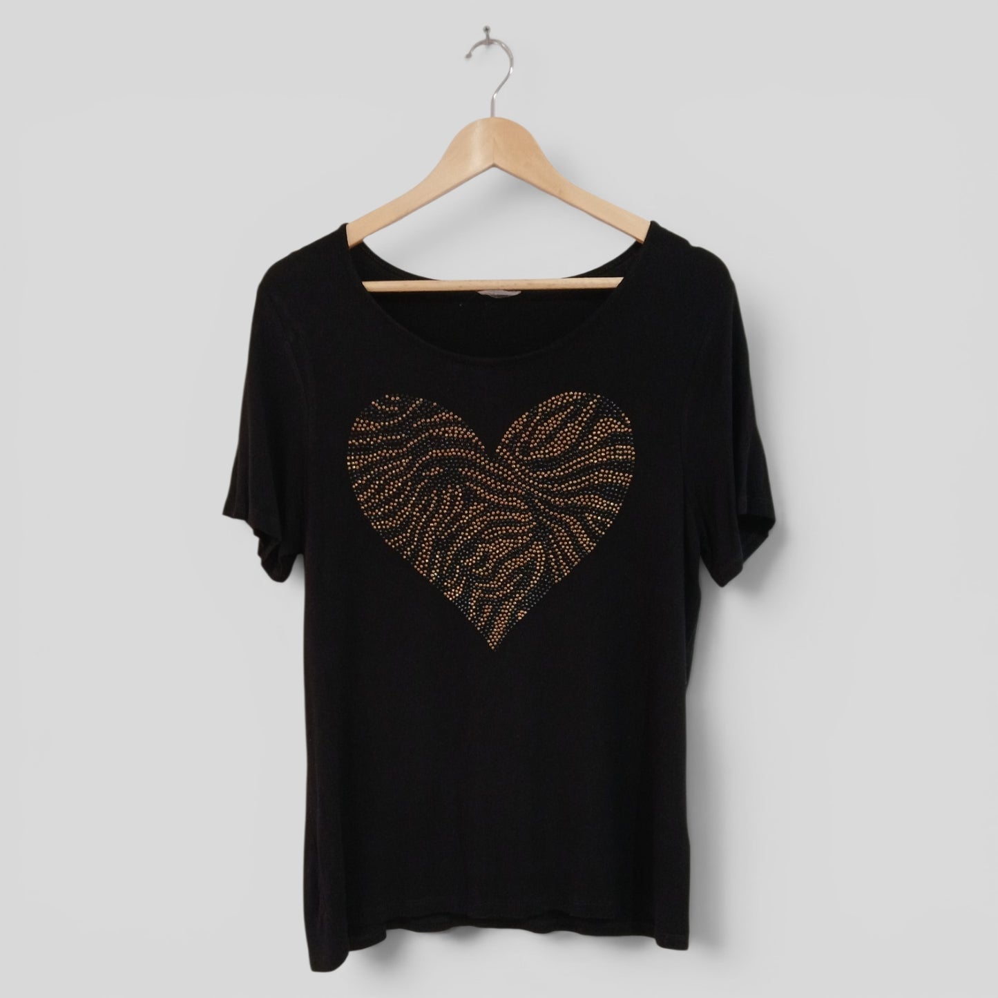 (16) Black Heart Tee