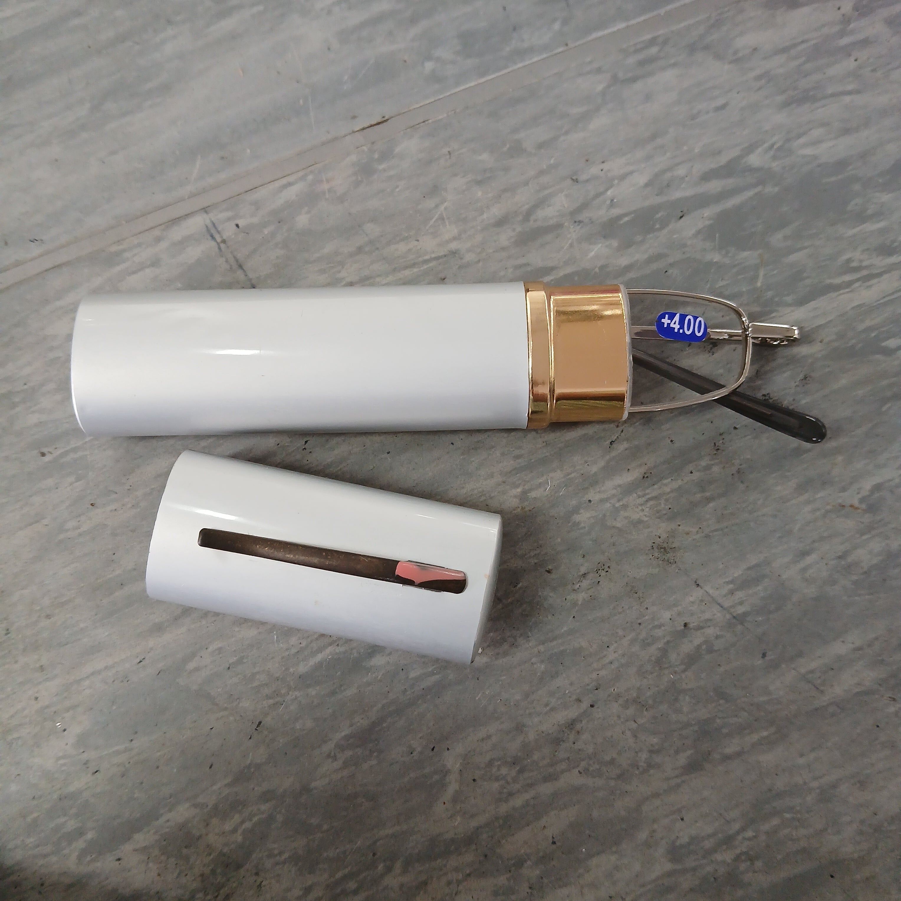 Image of GLASSES READER +4.00 TUBE