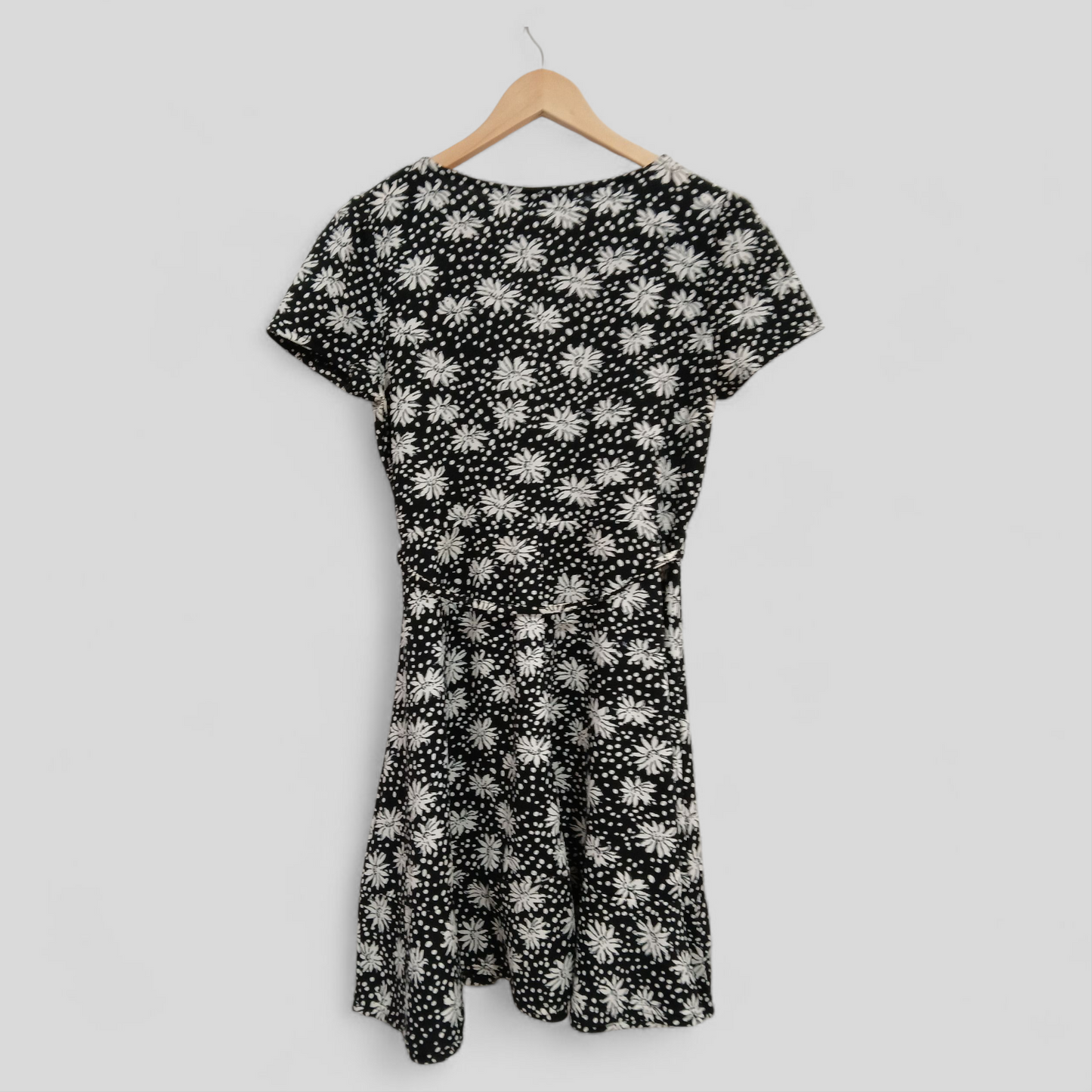 (M) Valleygirl | BW Floral Dress