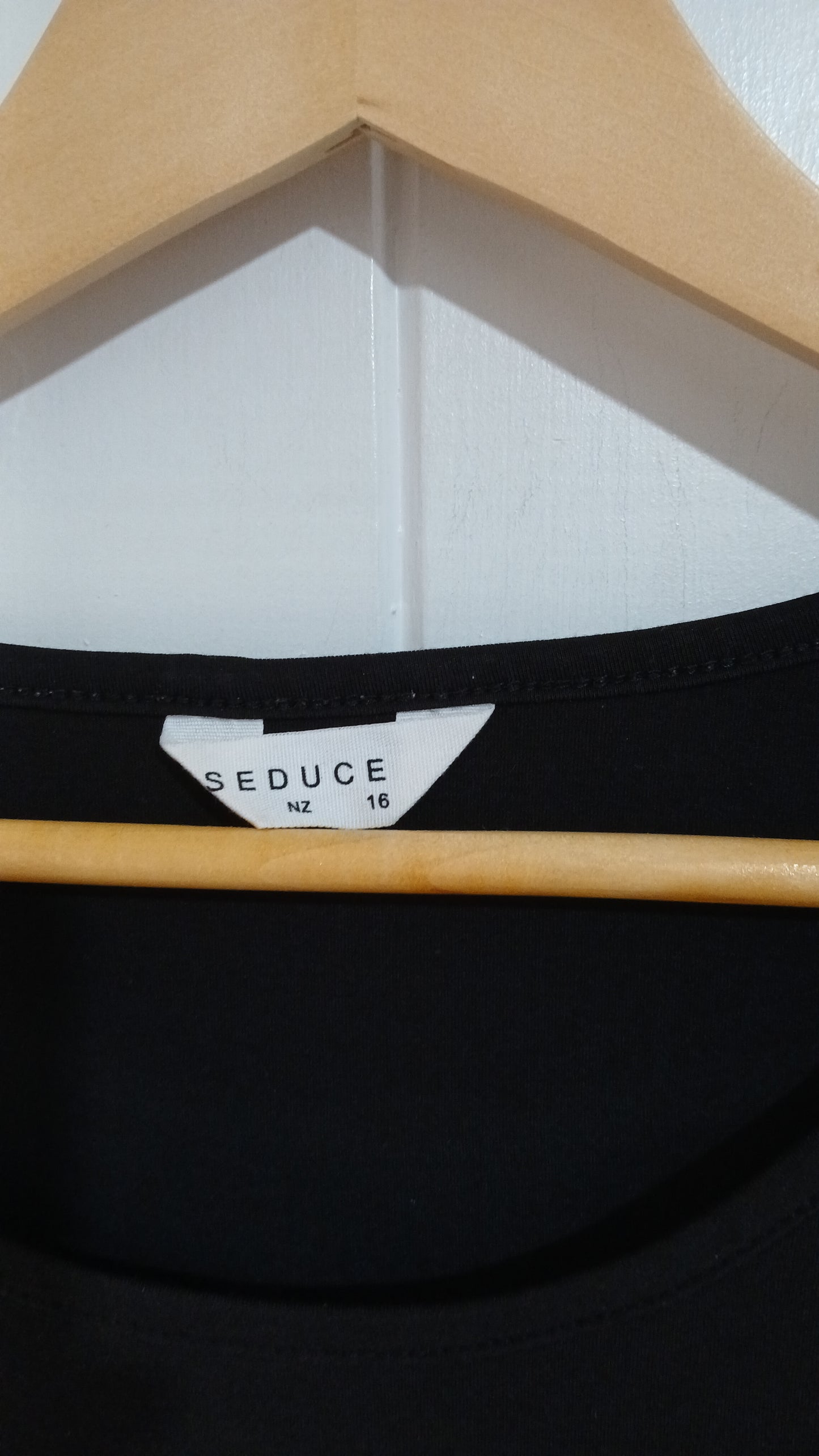 (16) Seduce | Flower Graphic Tee