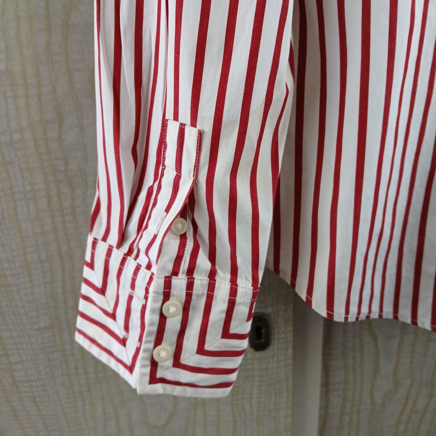 (12) Tommy Hilfiger Stretch L/S Red Striped Shirt