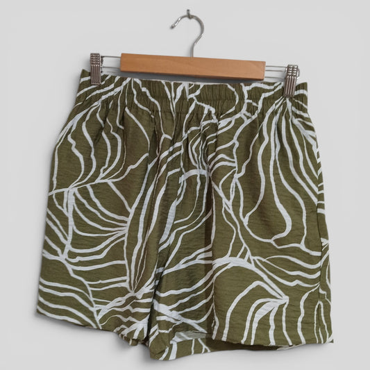 (12) &me | Green Shorts