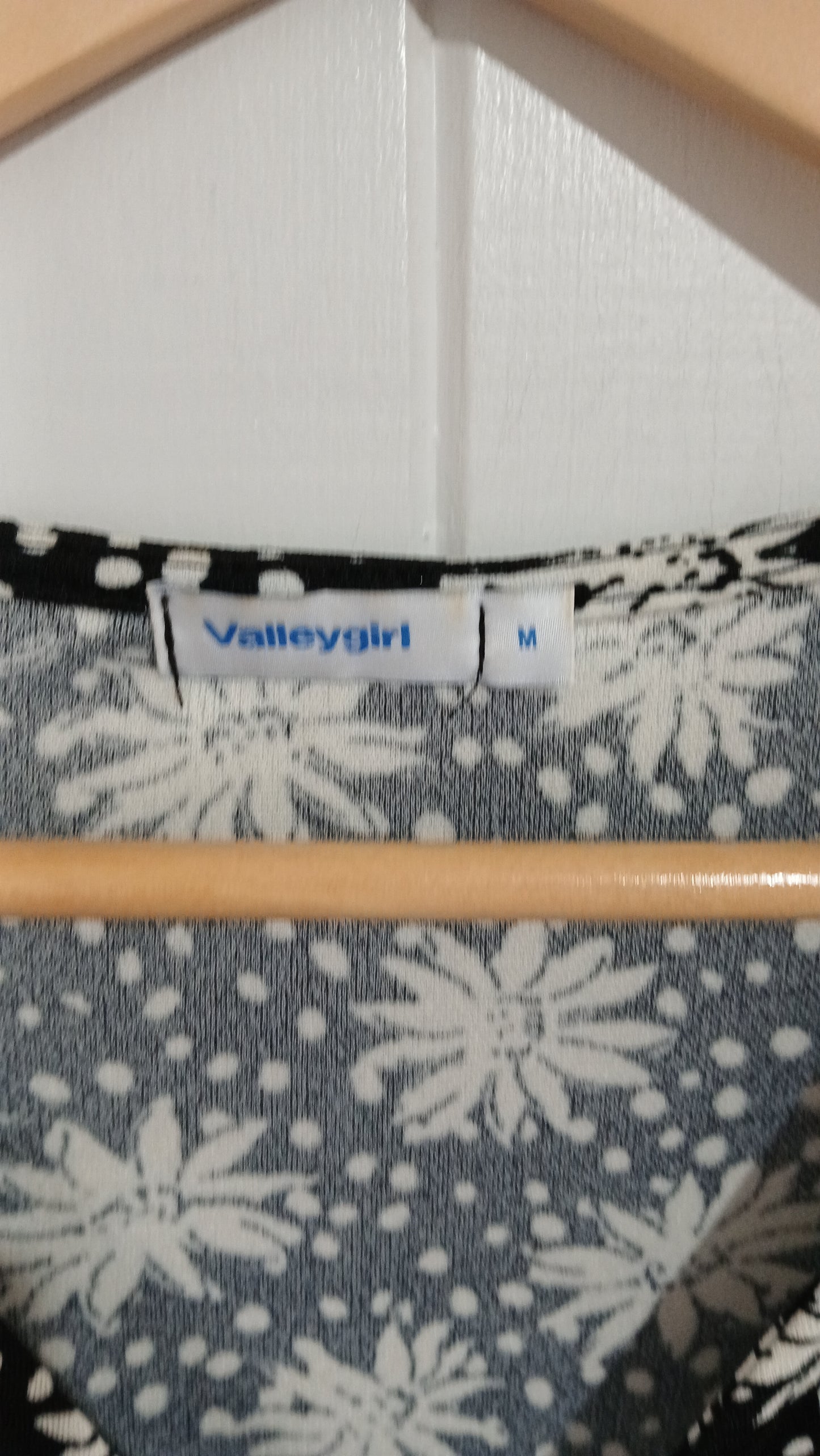 (M) Valleygirl | BW Floral Dress