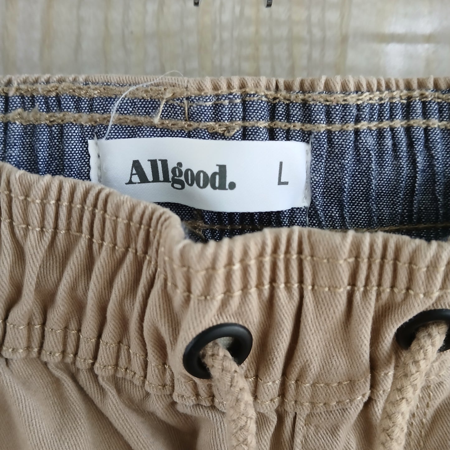 (L) All good. Cream chino pants