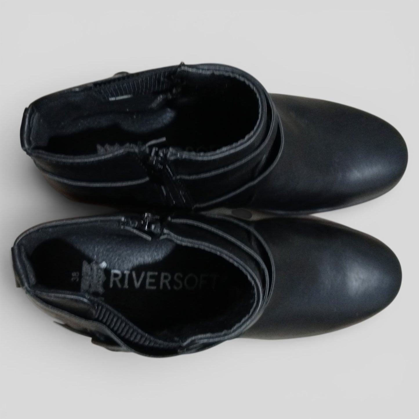 (38) Riversoft | Black Boots