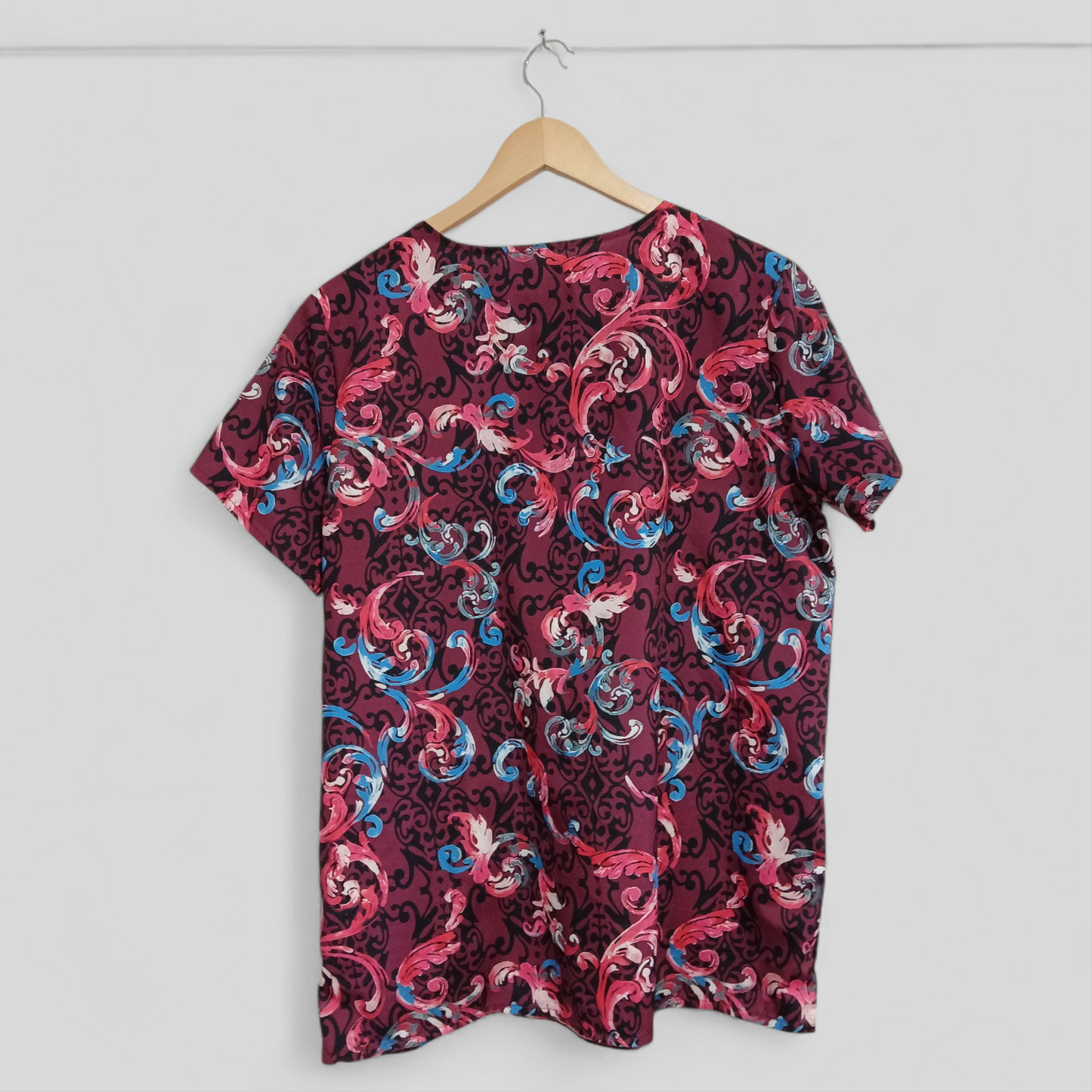 (L) Scrub Shirt | Maroon Paisley