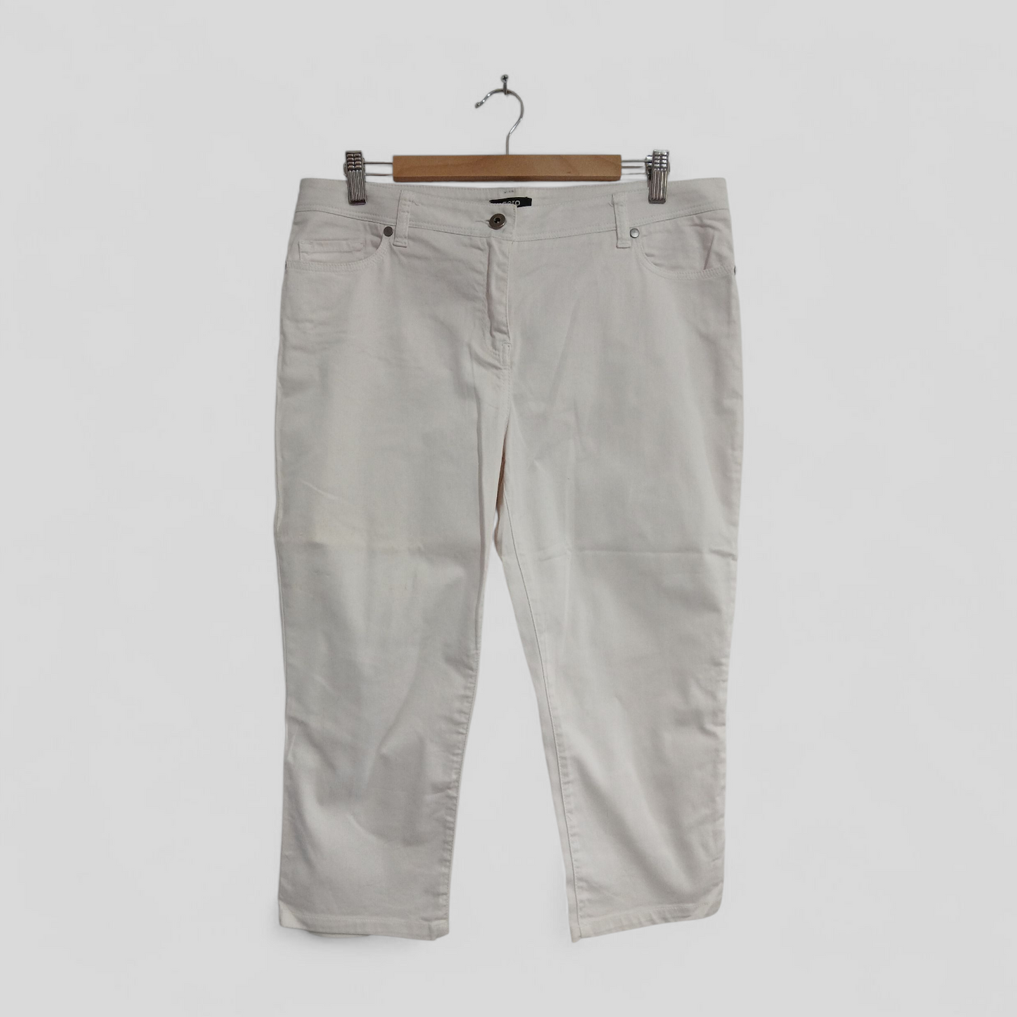 (14) Aero | White Capris