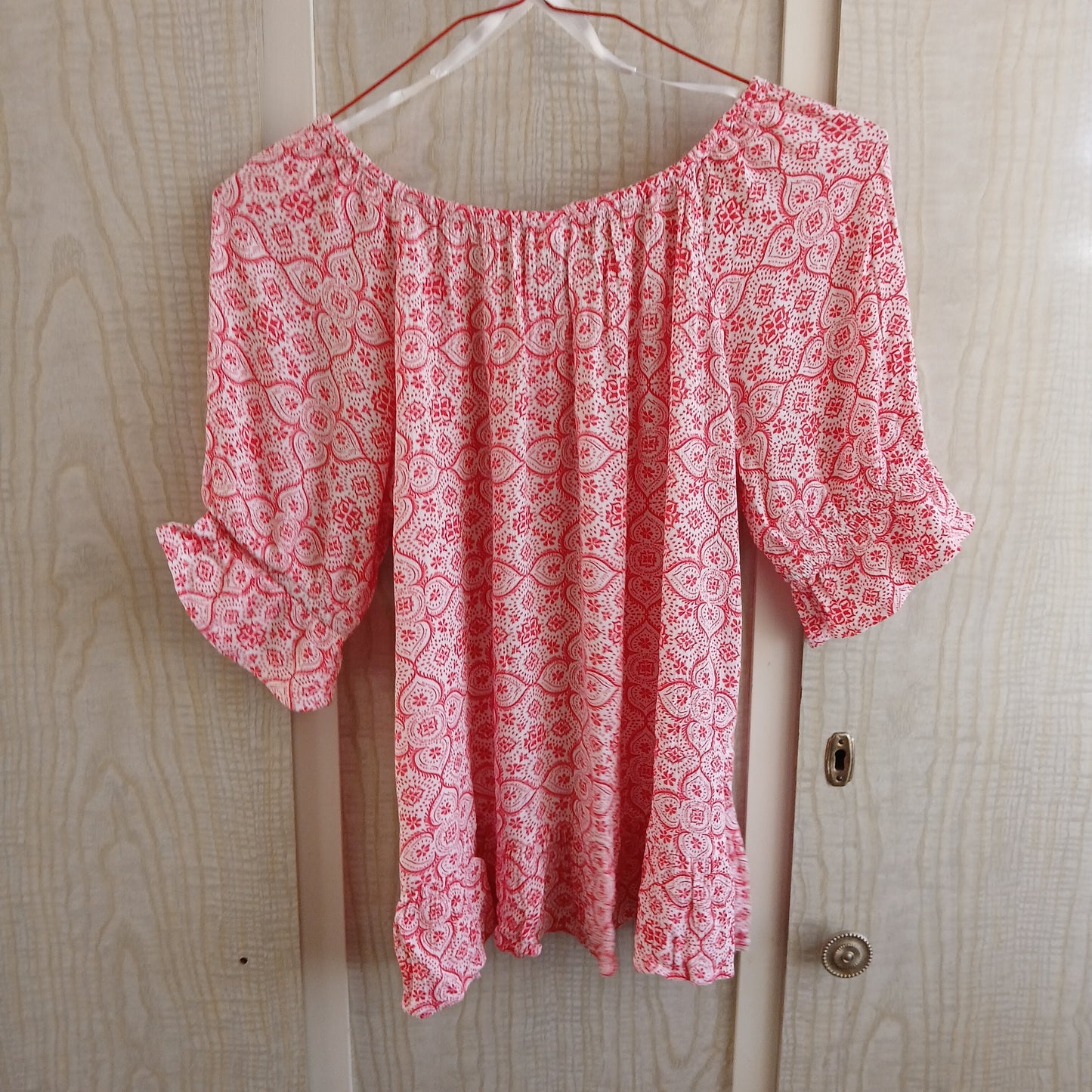 (12 kids) Red pattern blouse