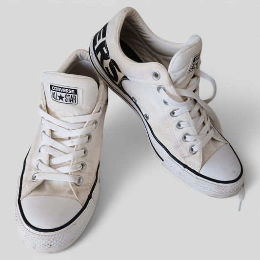 (9) Converse - white