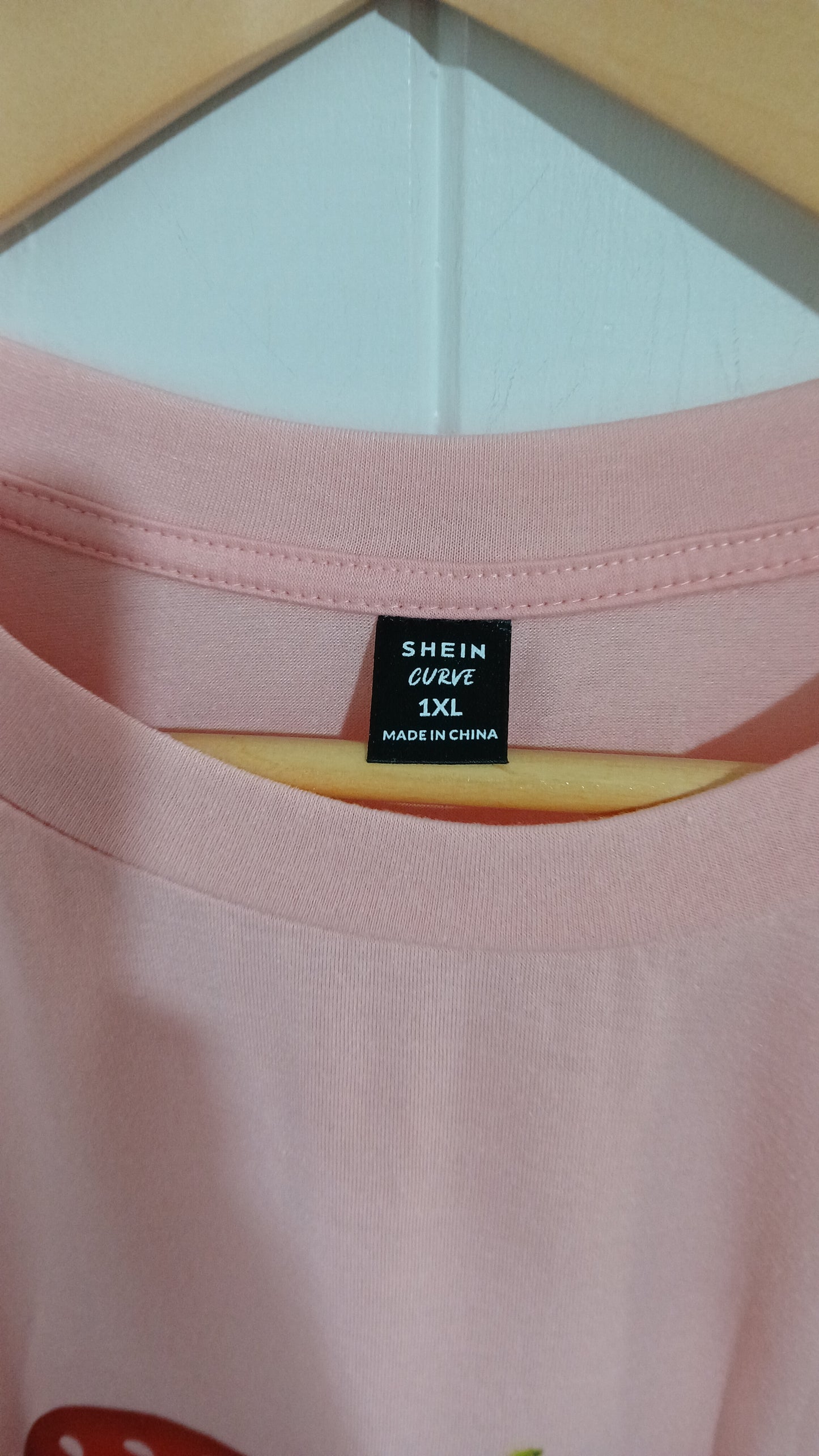 (1XL) Shein Curve | Strawberry Tee