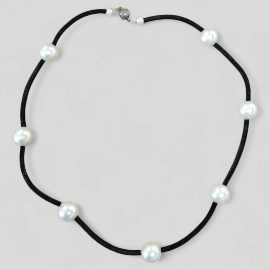 Necklace | Pearl Black