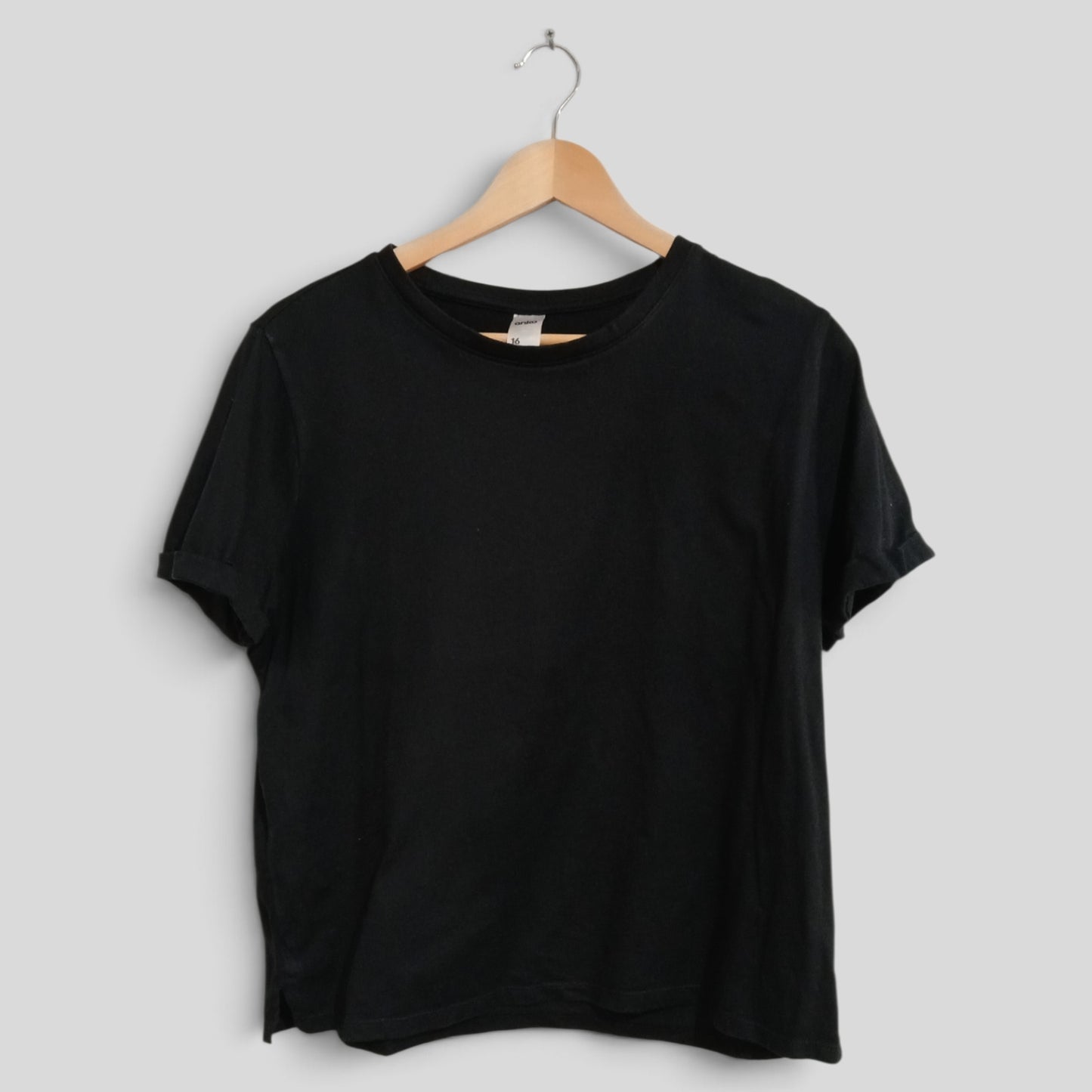 (16) Anko | Black Tee