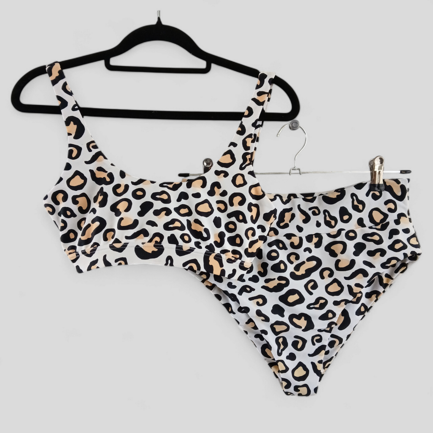 (M top / L bottoms) Infamous Swimwear Bikini Set