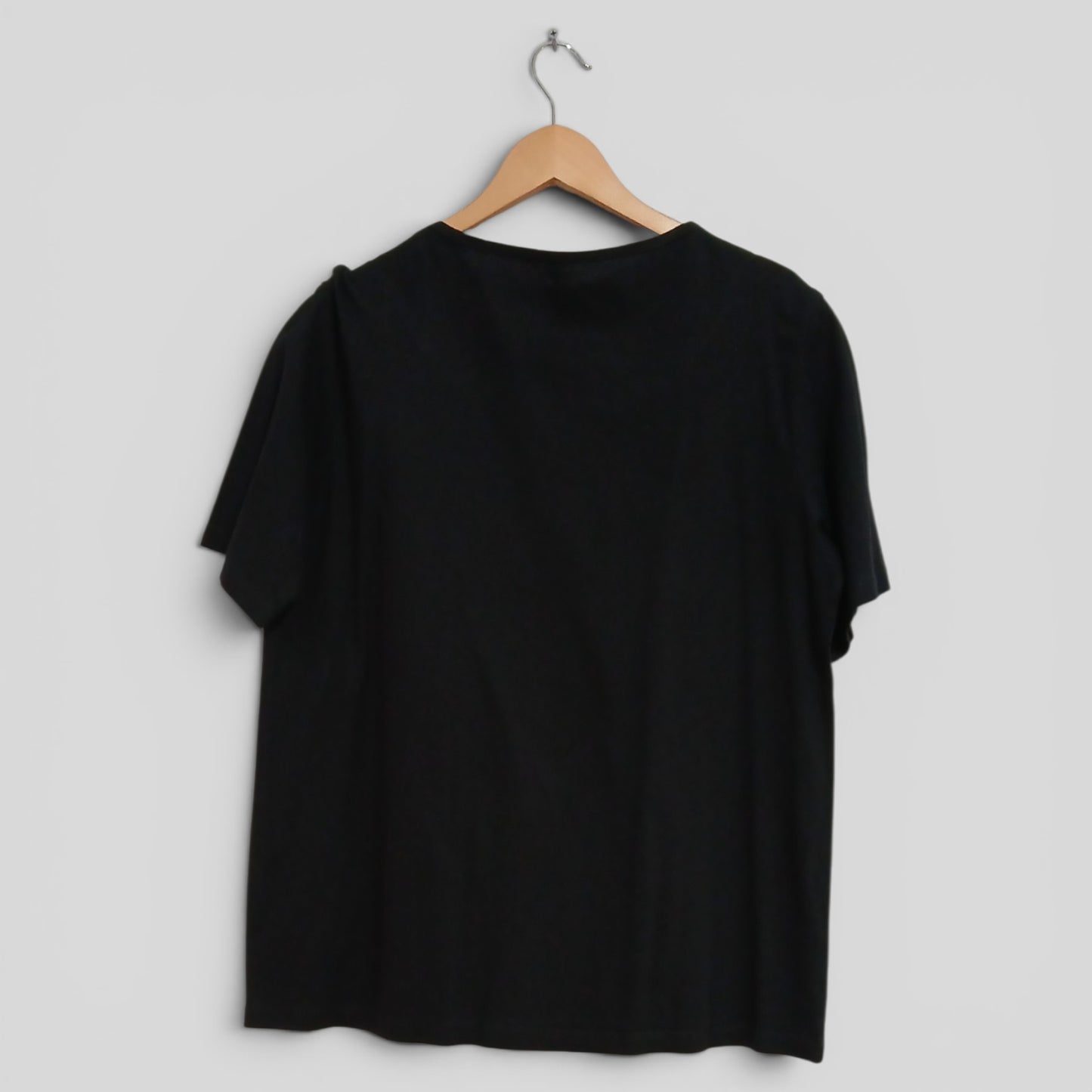 (M) Black Blouse | BW Sbstract Collar
