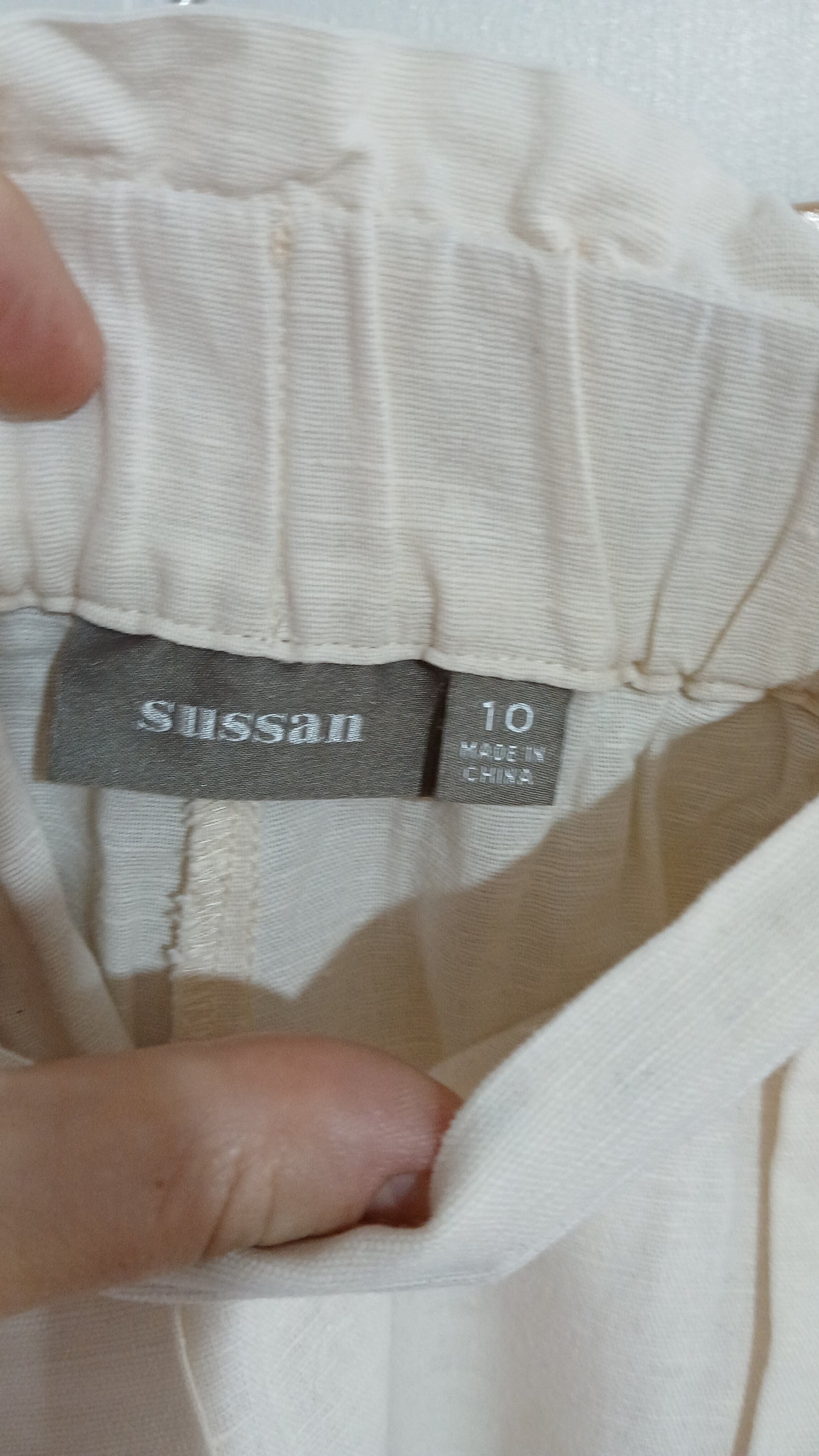 (10) Sussan | Cream Shorts