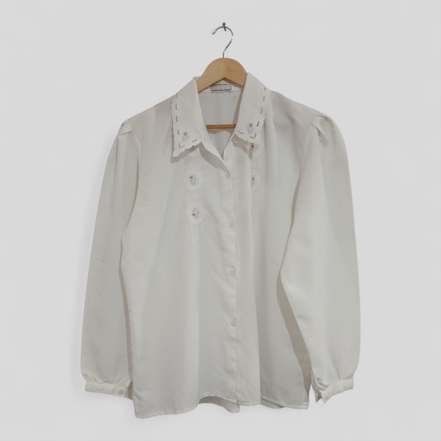 (M) Excepsion | White  Blouse