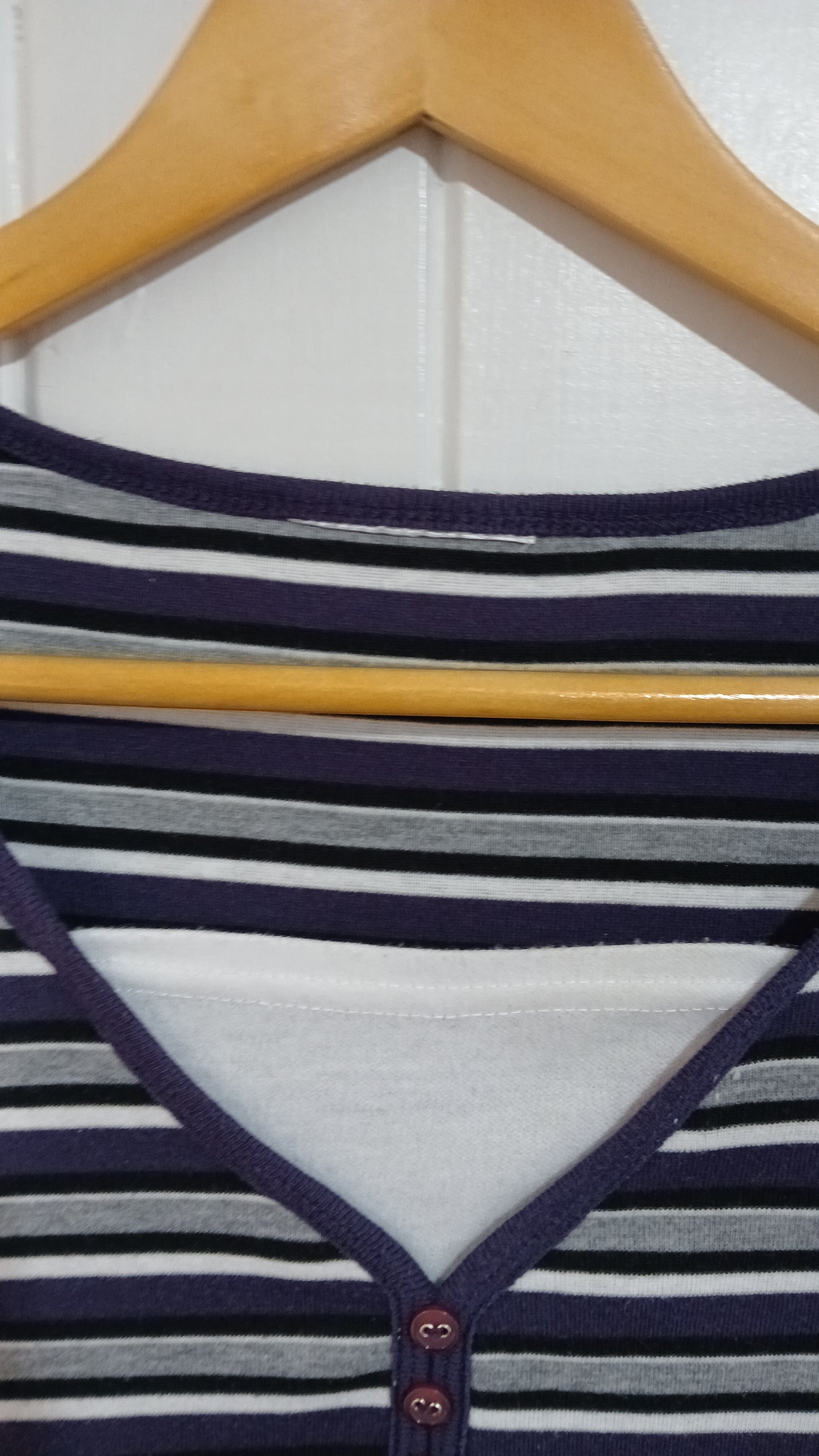 (16) Striped Tee