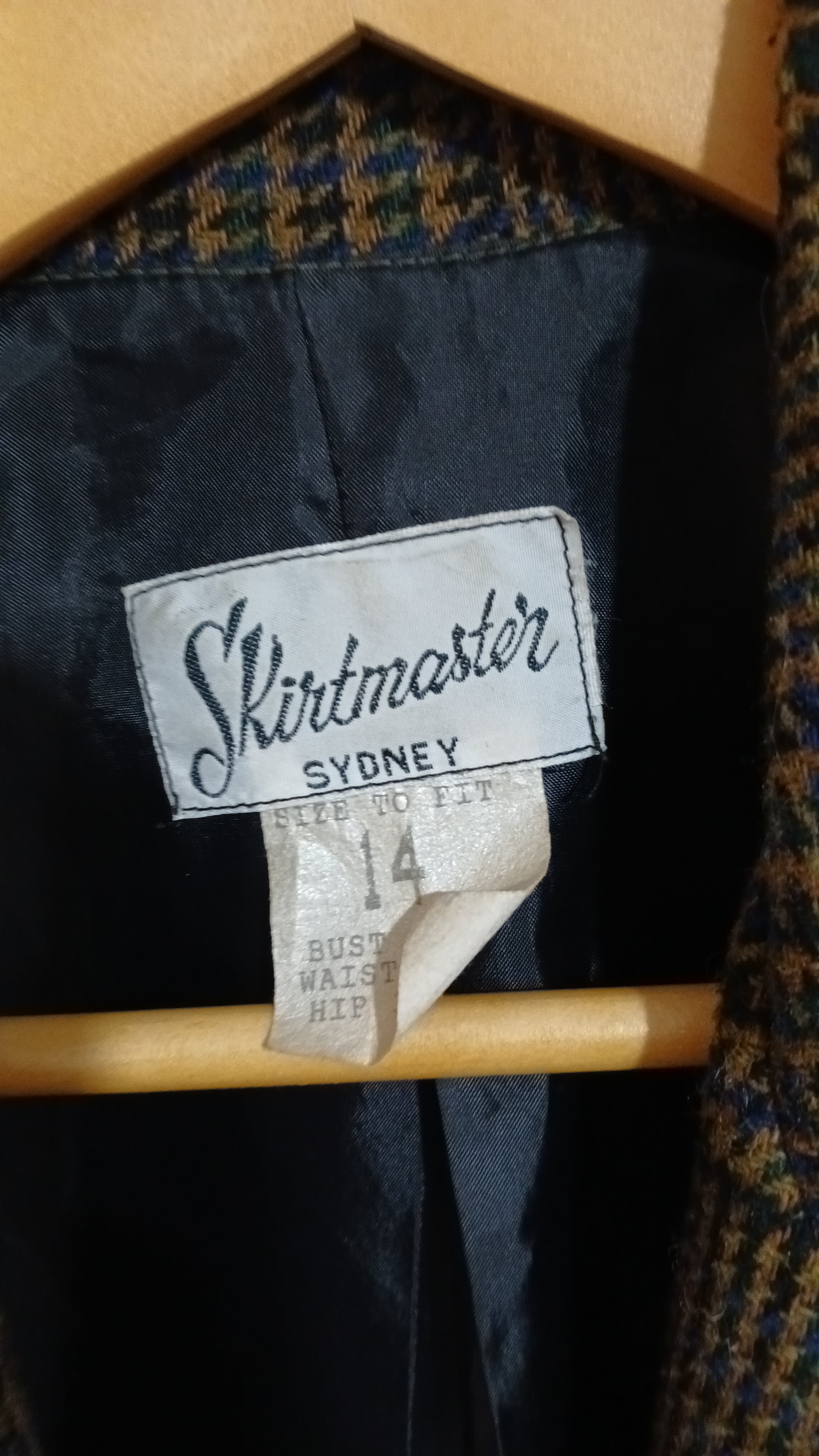 Image of (14) Skirtmaster Sydney | Blazer