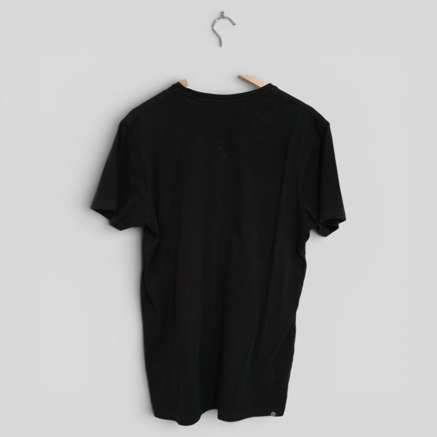 (M) Connor | Tee