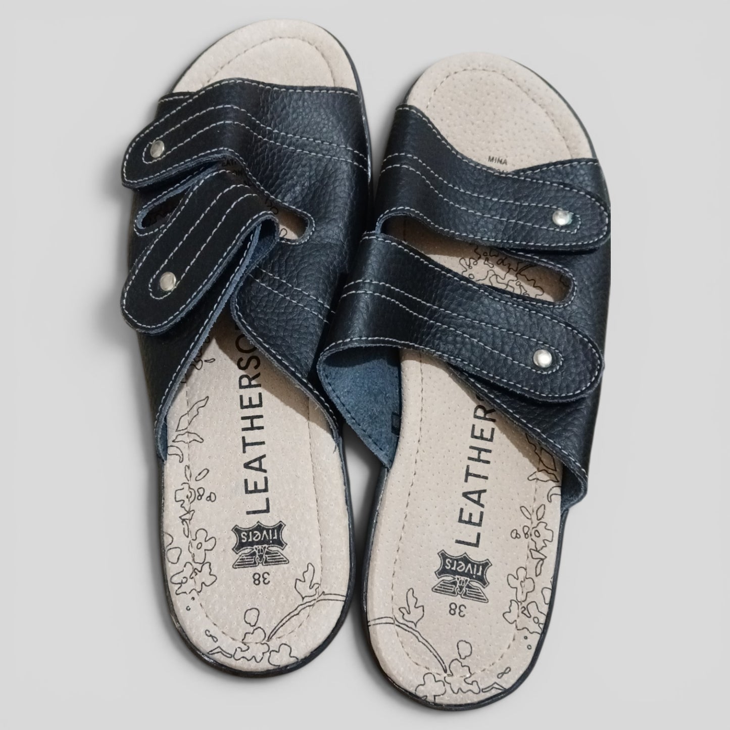 (38) Rivers | Black Sandals