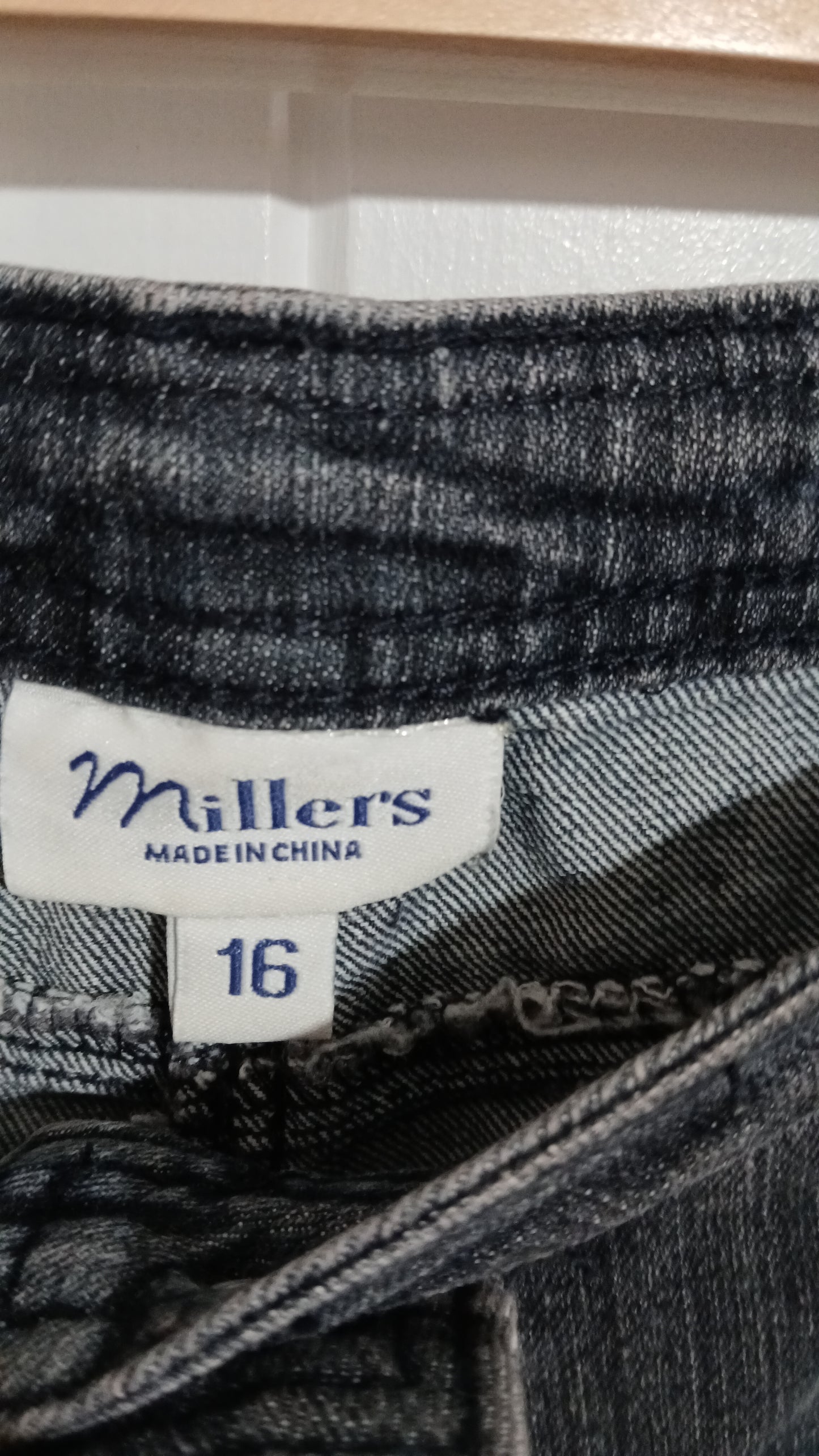 (16) Millers | Jeans