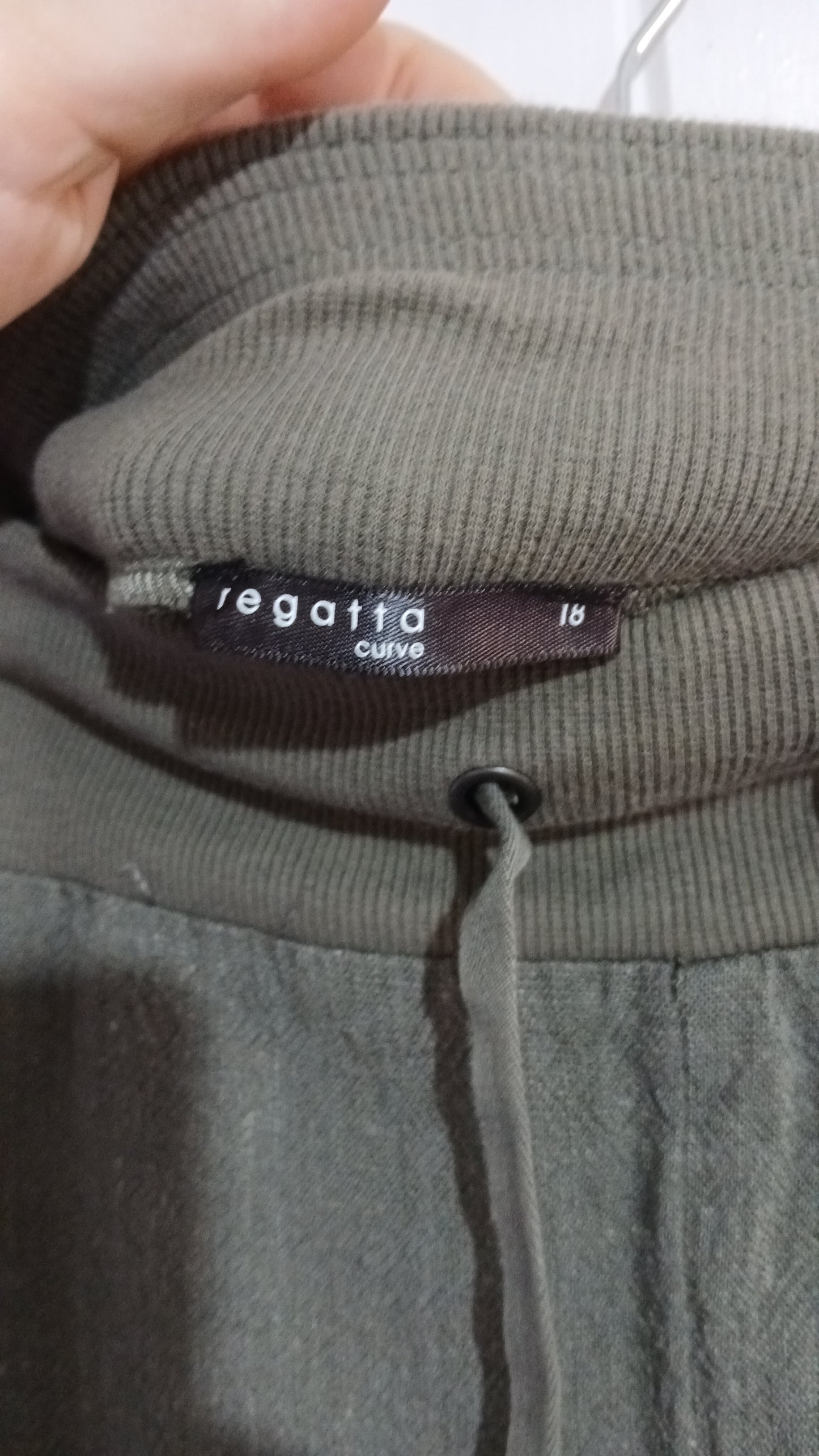 (18) Regatta Curve | Green Pants