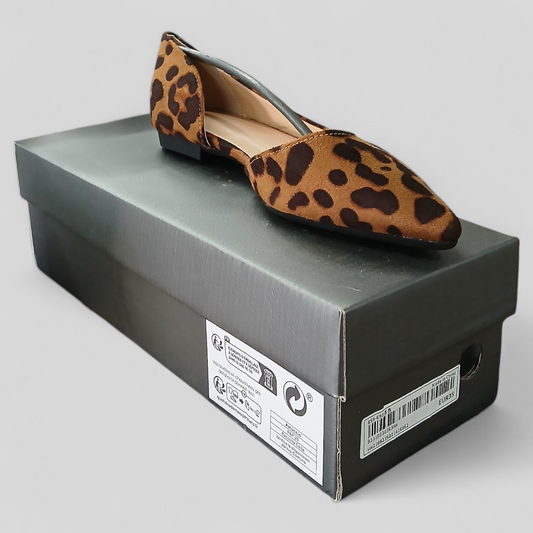 (35) BNWT | Animal Print Flats