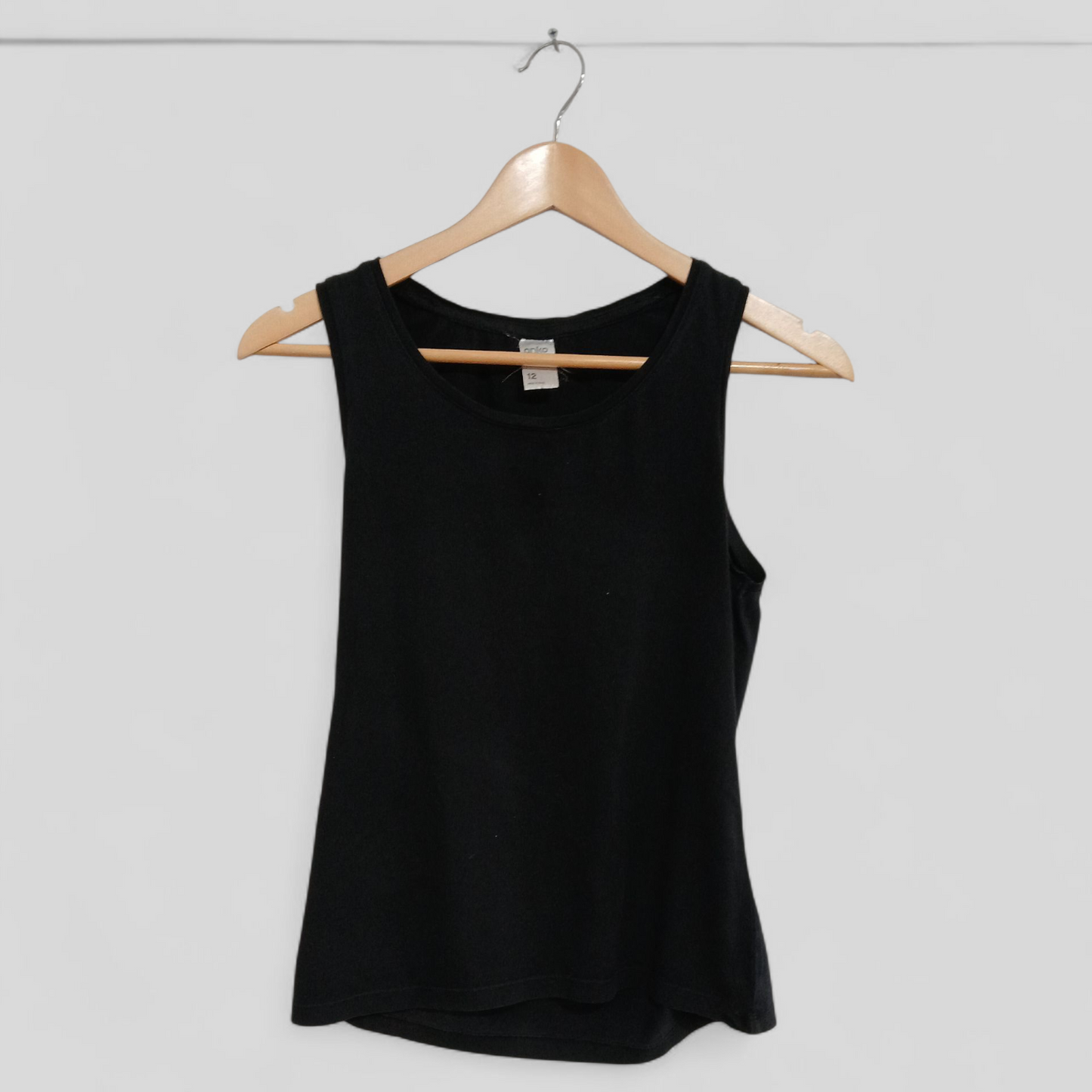 (12) Anko | Black Singlet