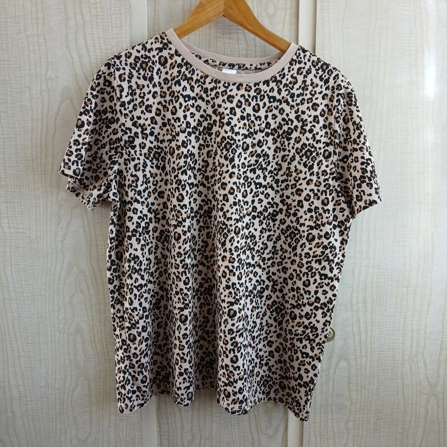 (16) BNWOT animal print tee