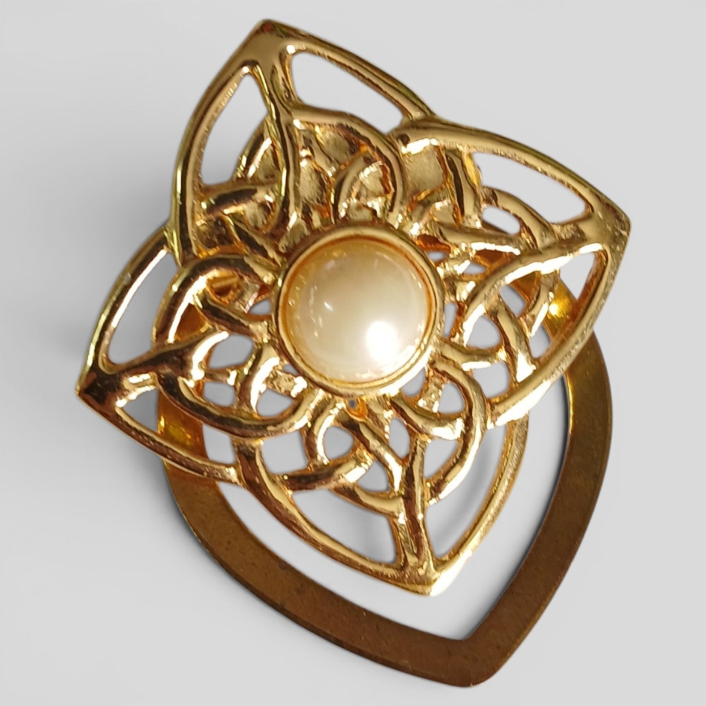 Brooch | Gold 4pt Pearl
