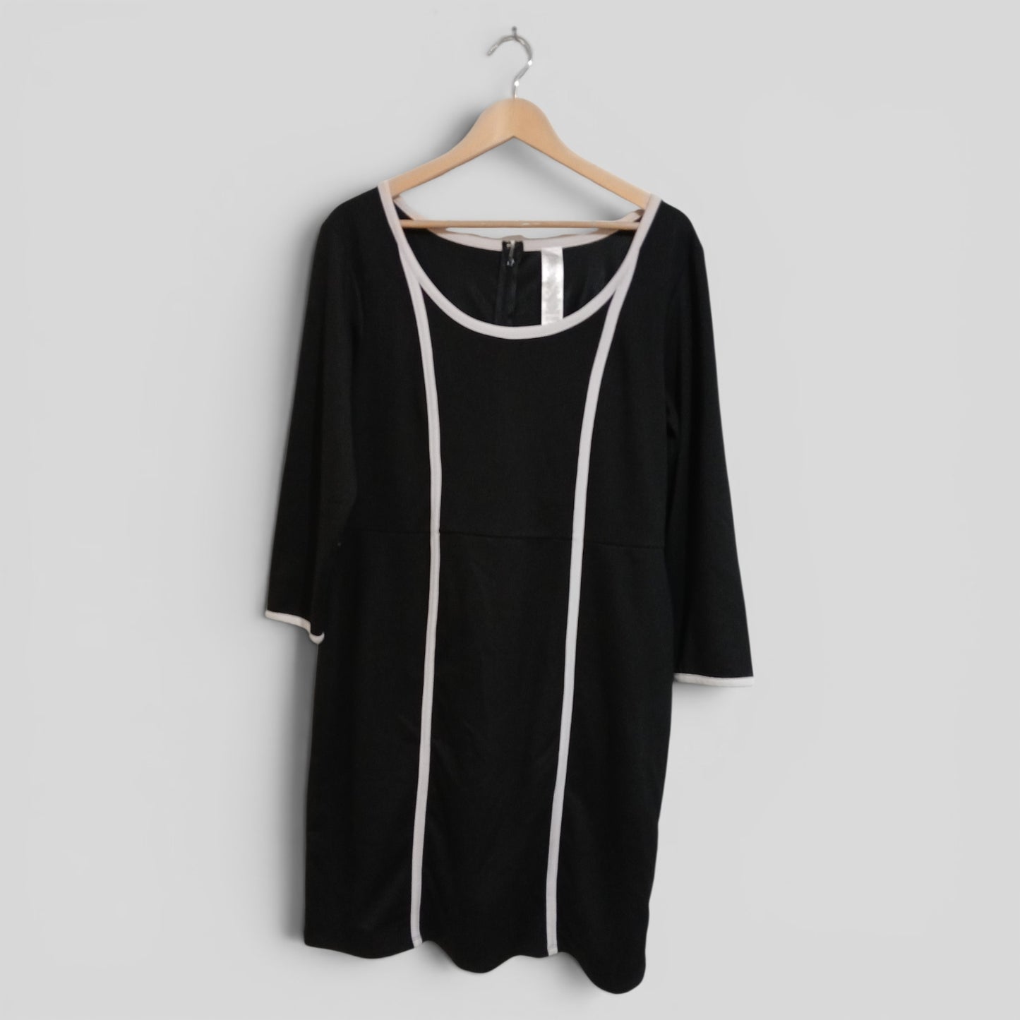 (XL) BW Dress LS