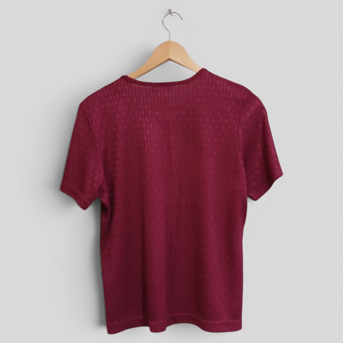 (M) Suzannegrae | Maroon tee