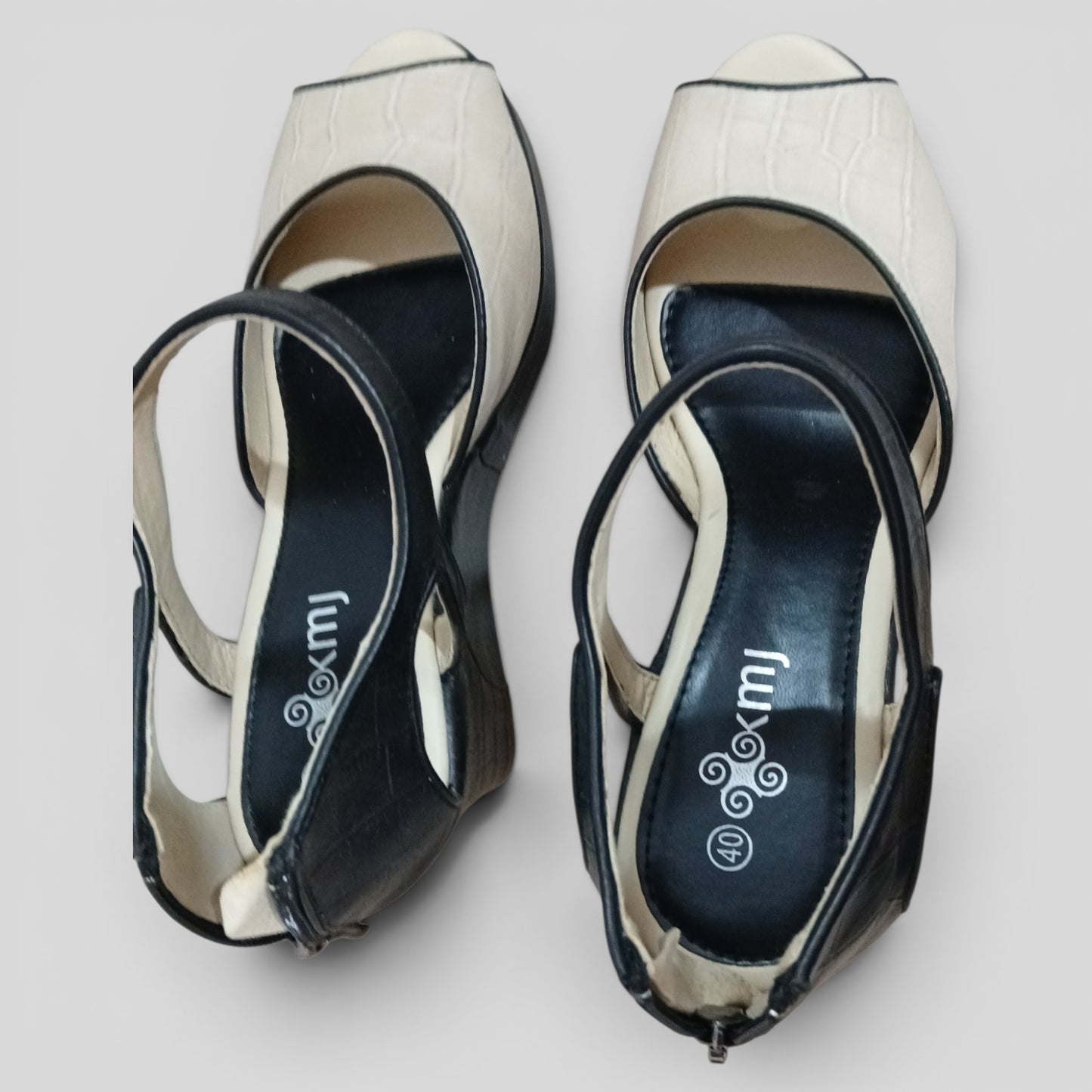 (40) KMJ | Cream Black Heels