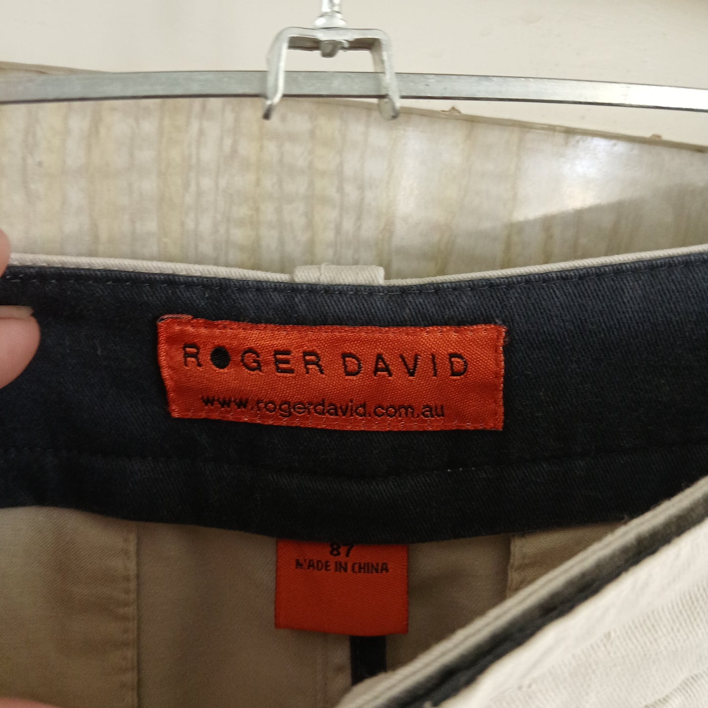 (87) Roger David Cream Shorts