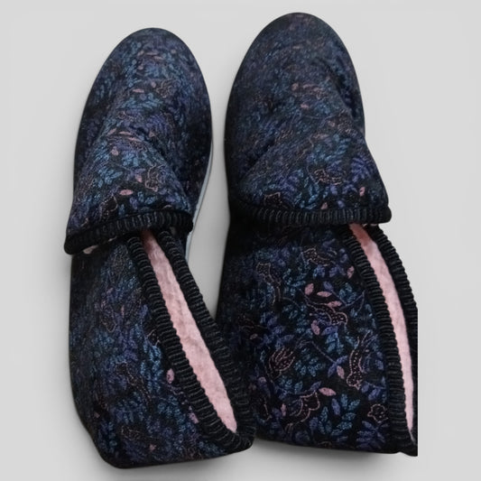 (8) Slippers