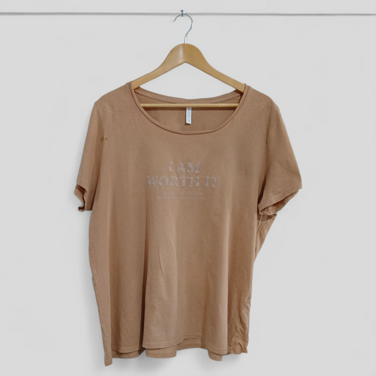 (18) Avella | I Am Worth It Tee