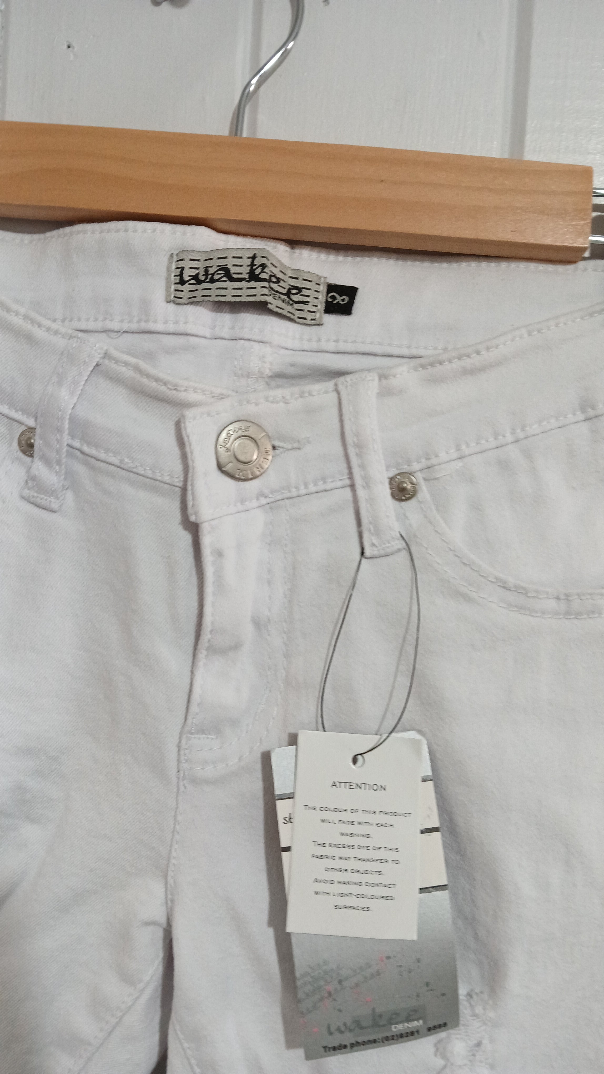 Image of (8) Wakee Denim | White Capris | BNWT