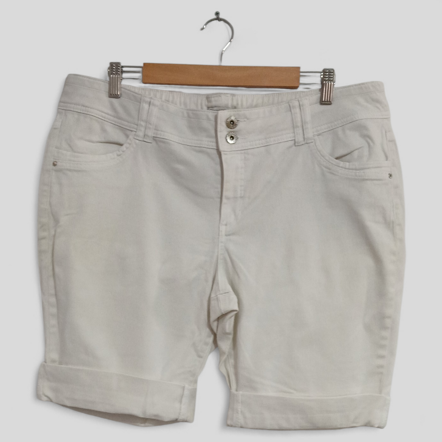 (18) Target | White Shorts