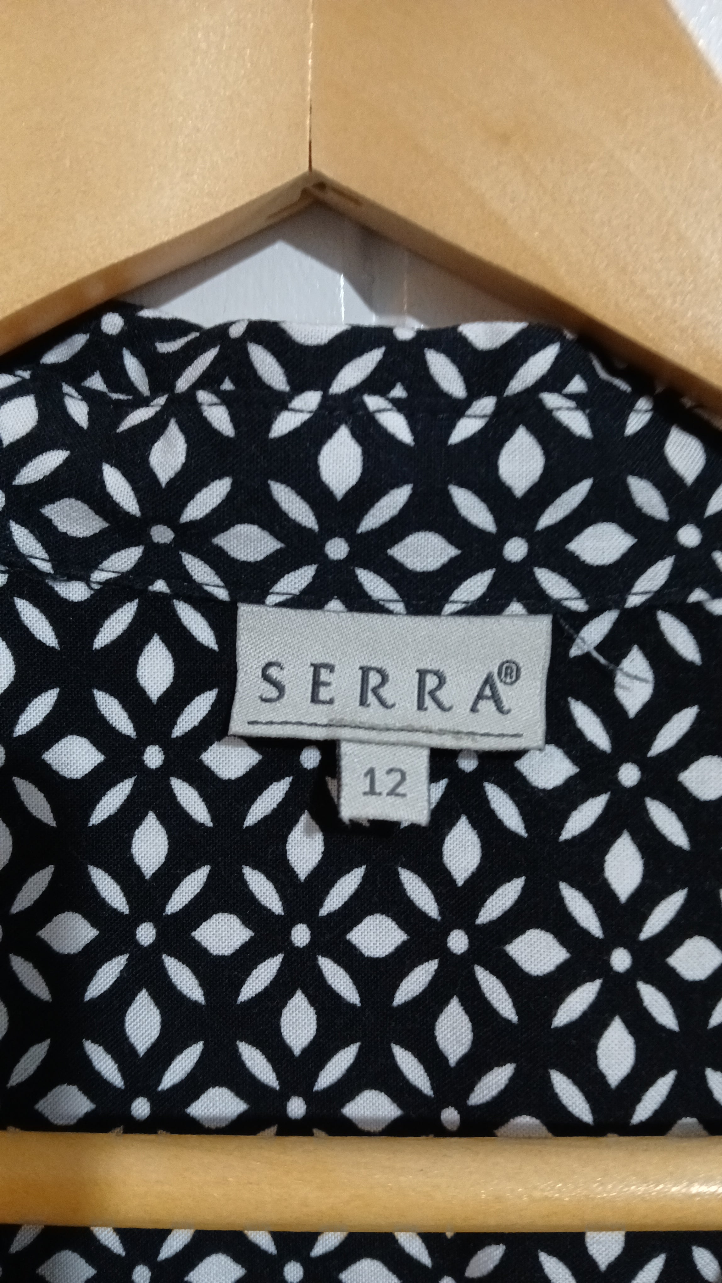Image of (12) Serra | BW Patterned Blouse