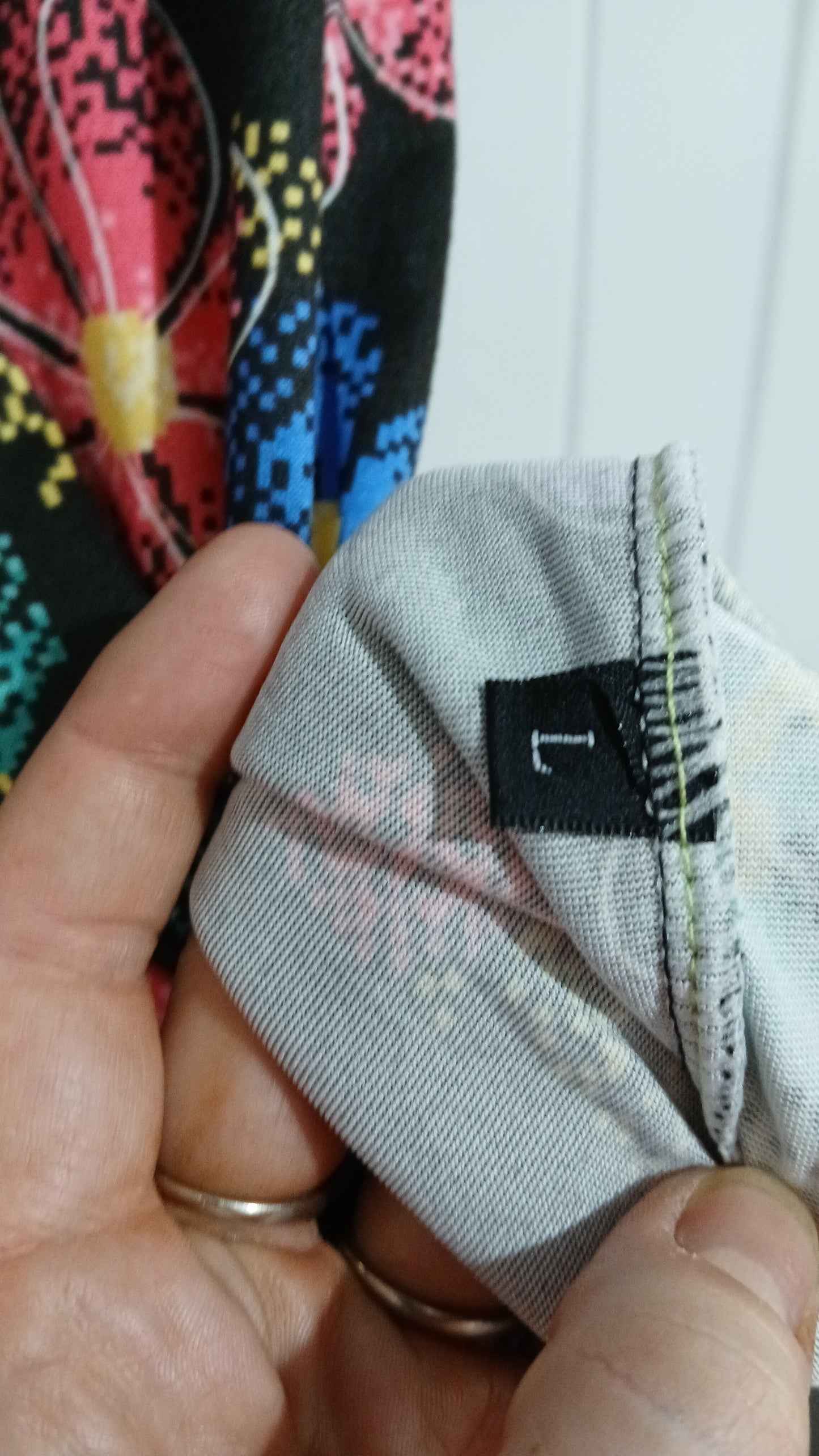 (L) Scrub Shirt | Black Purple Pink Blue Flowers
