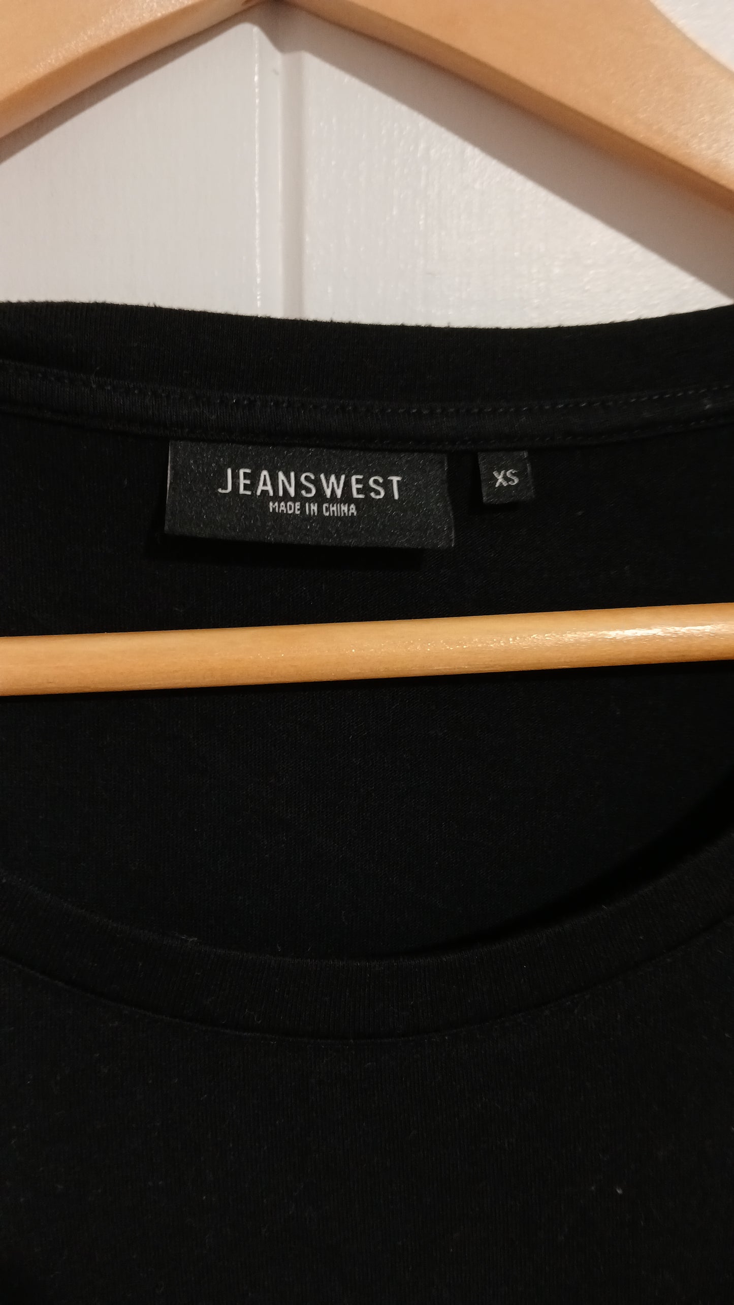(XS) Jeanswest | Black Tee
