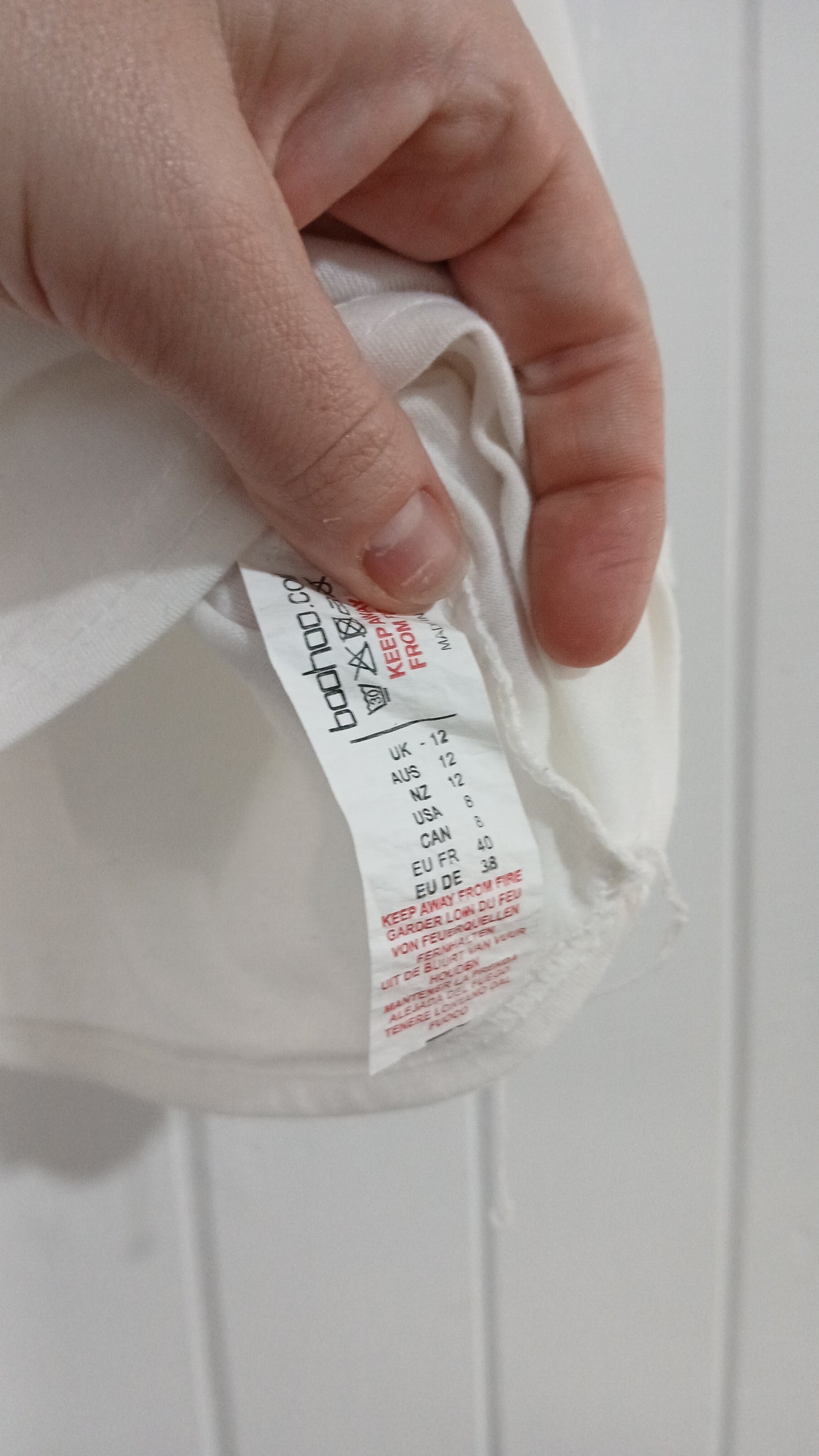 (12) Boohoo | White Crop Tee