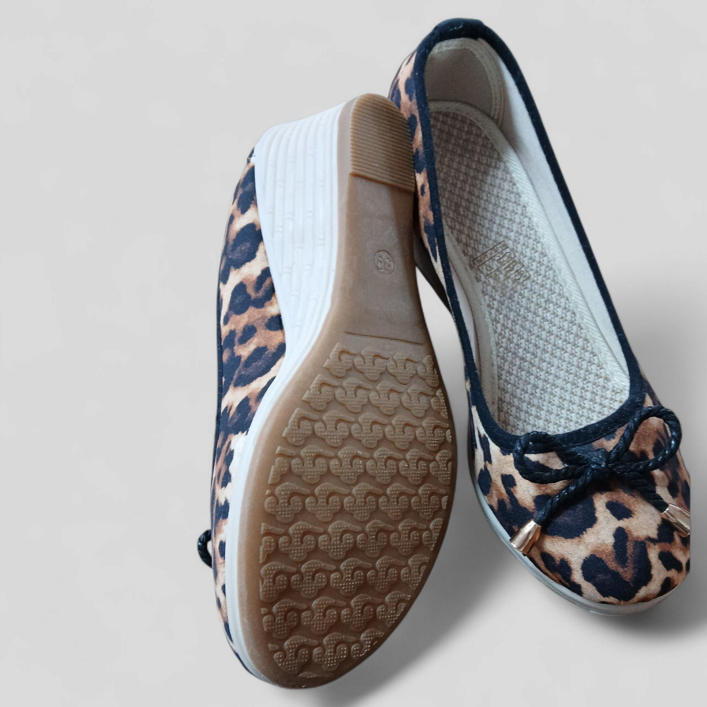 (39) Animal Print Wedges