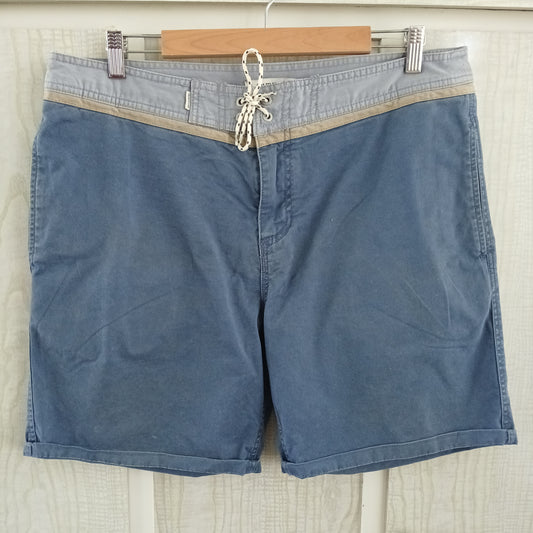 (36) Quicksilver Board Shorts