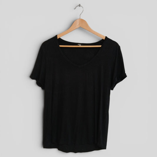 (S) Dotti | Black Tee