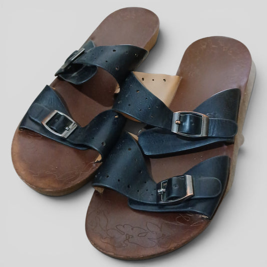 (7) Sandals