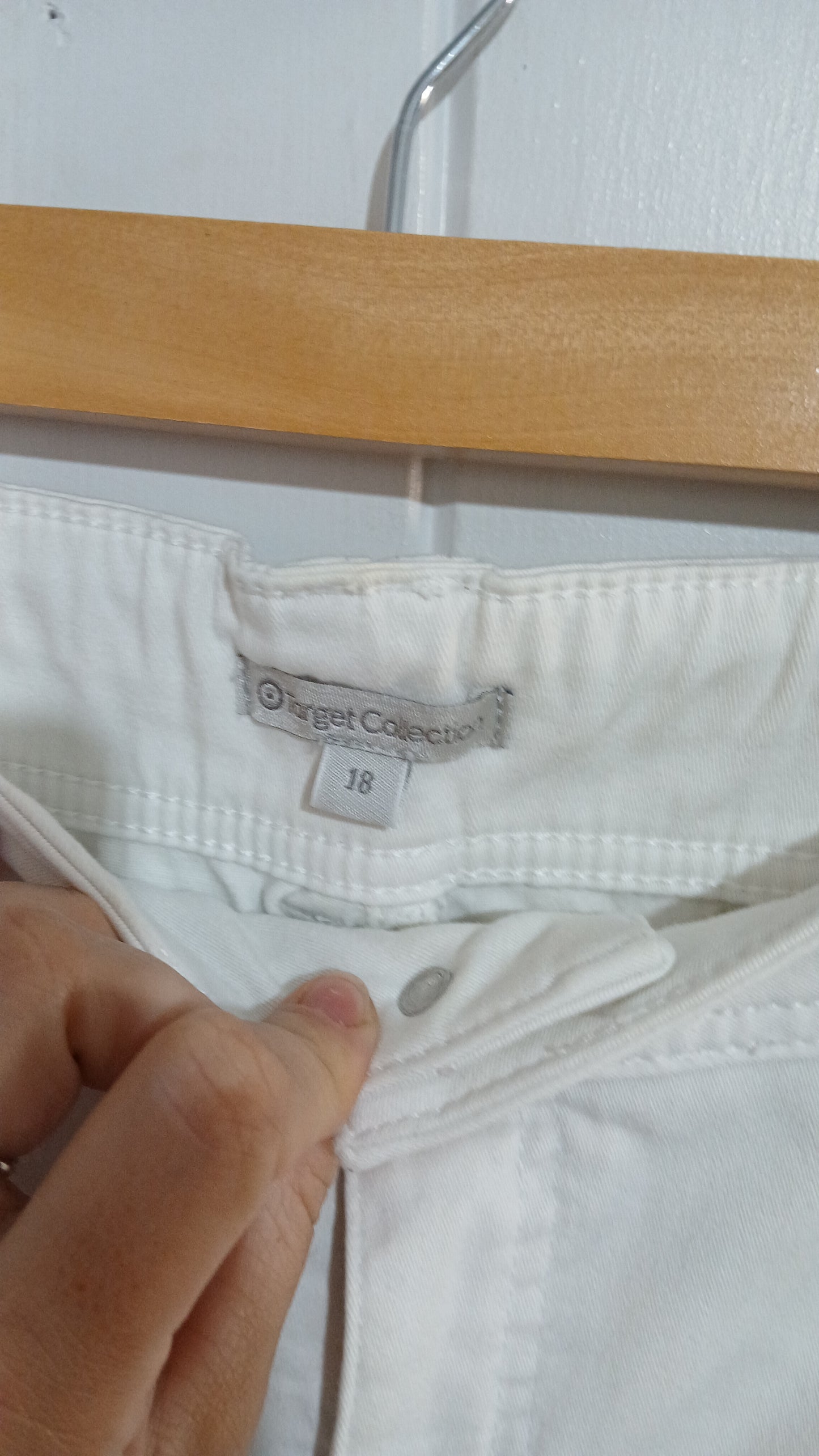 (18) Target | White Shorts