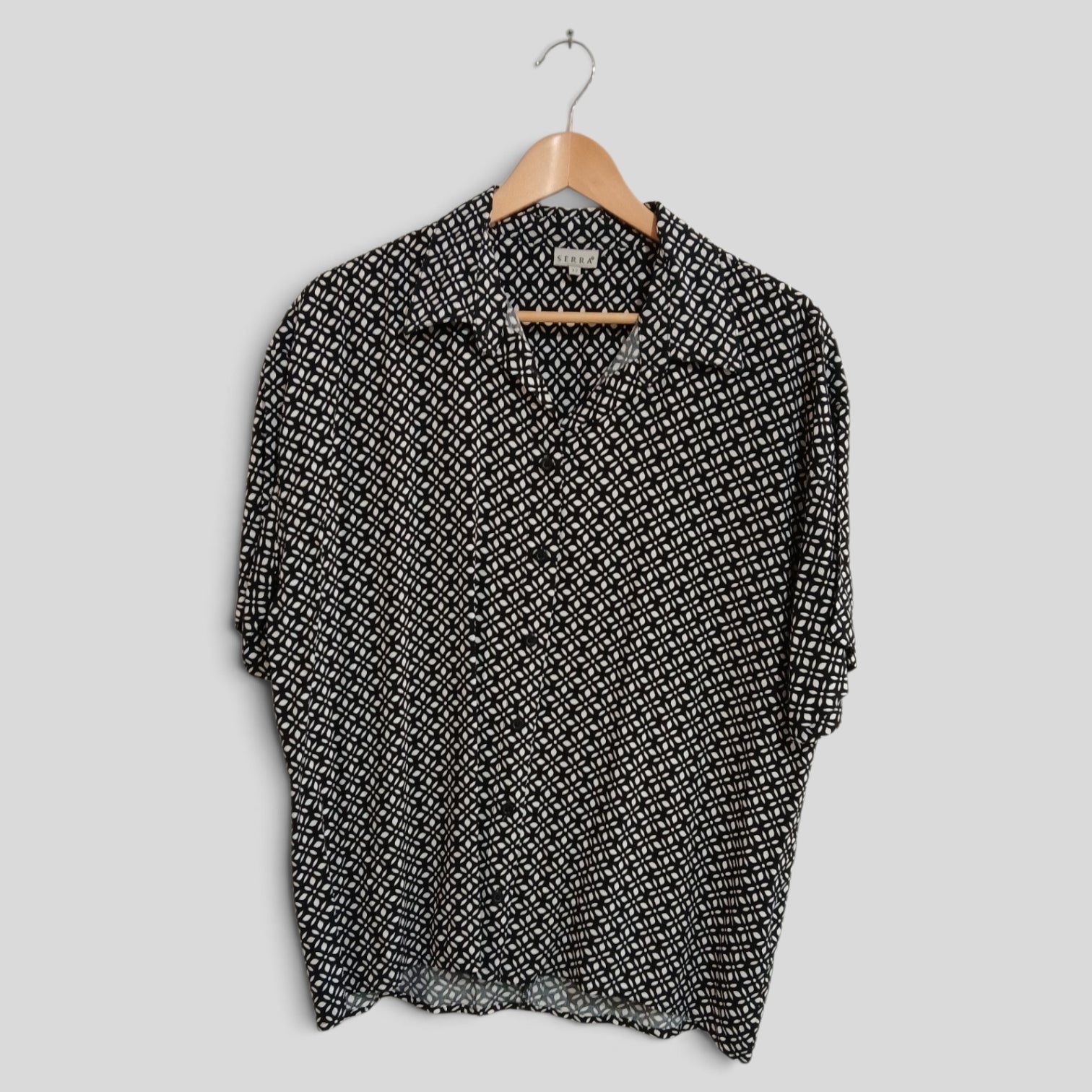Image of (12) Serra | BW Patterned Blouse